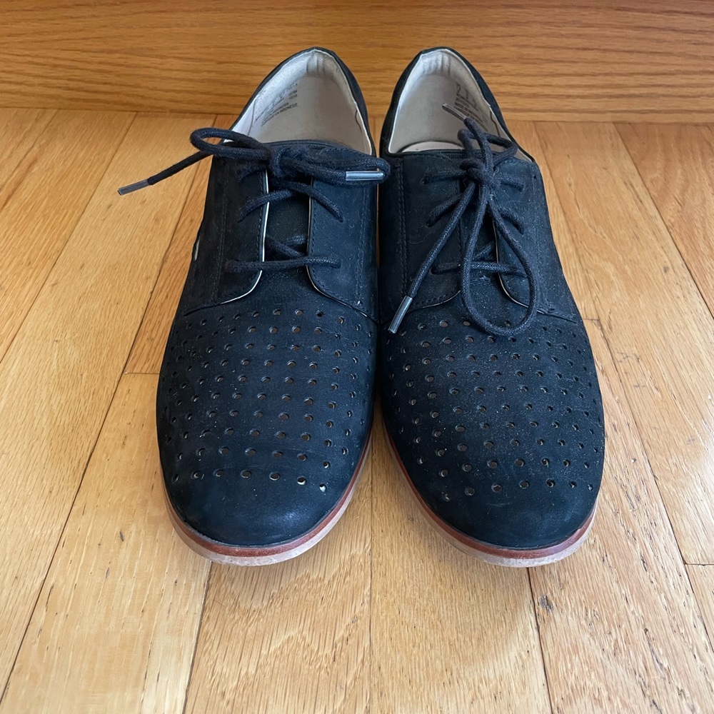 Clark’s women’s lace up shoes size 10